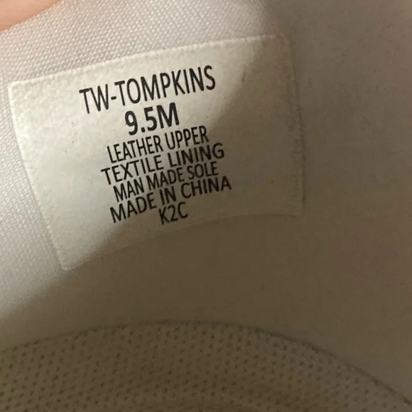 👟Le TIGRE Tompkins Sneaker - Women's  Size: 9.5  Color : White - Picture 11 of 12